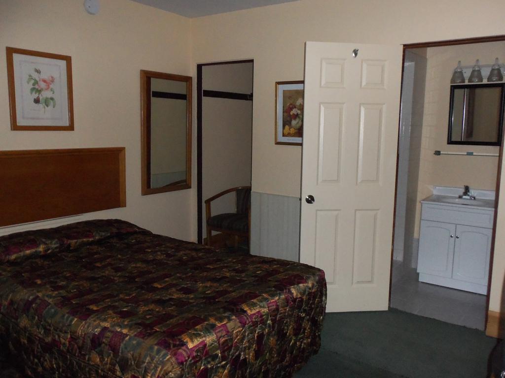 Glenview Motel Dubuque Esterno foto